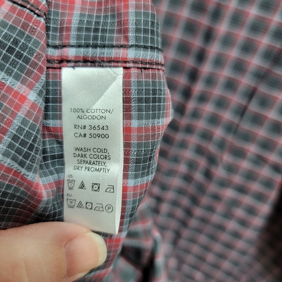 New! Calvin Klein Men's Black Red Plaid Button Up Cotton Shirt Size XL. - Picture 6 of 6